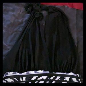 Black/white short dress, open back